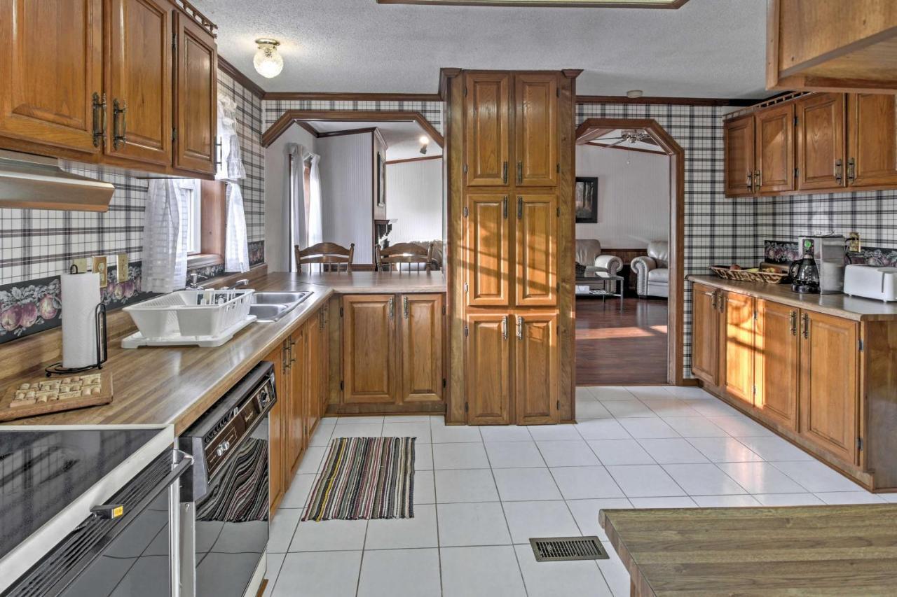 Captivating Cadiz Hideaway With Deck On Lake Barkley エクステリア 写真