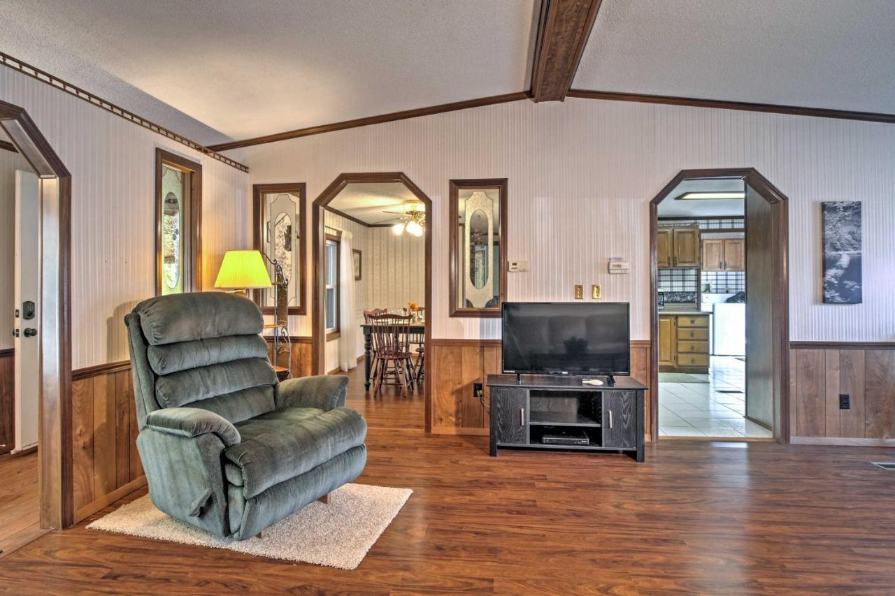 Captivating Cadiz Hideaway With Deck On Lake Barkley エクステリア 写真